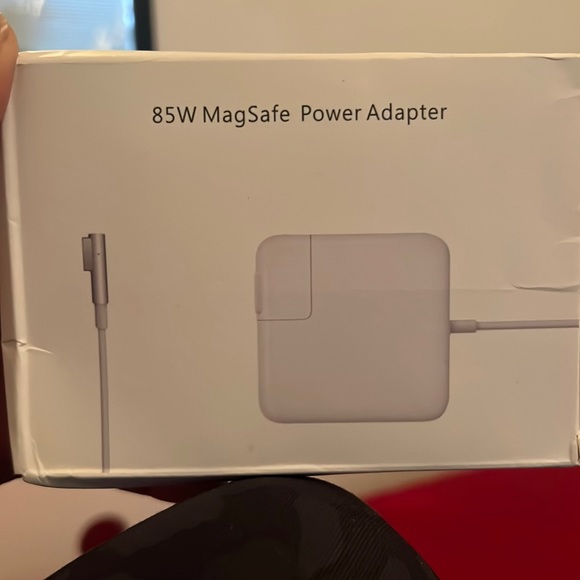 Apple 85W MagSafe Power Adapter (for 15- and 17-inch MacBook Pro)